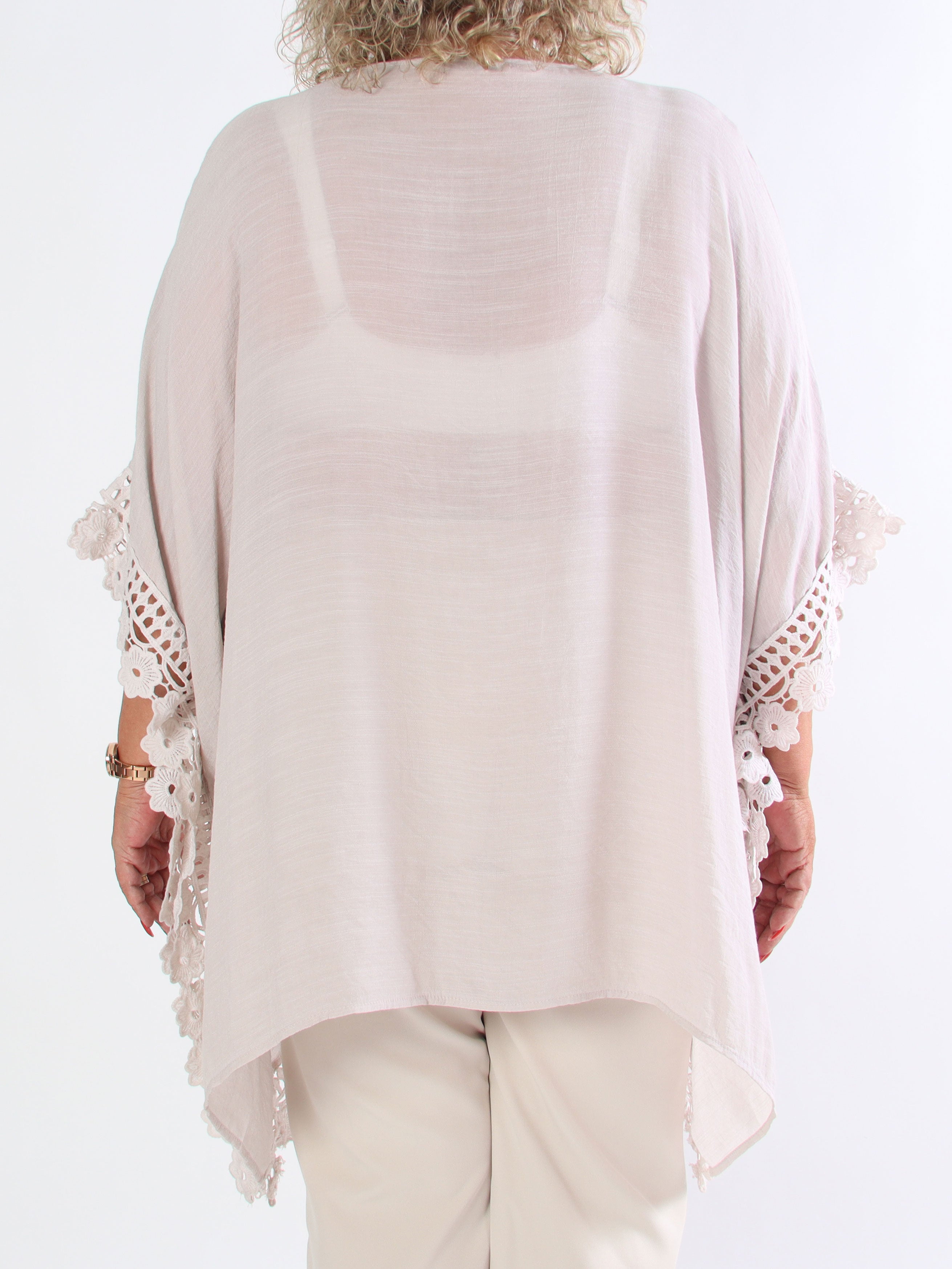 Elena - Blød plus size tunika i bomuld med fine broderinger